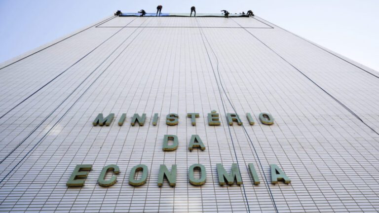 Economia eleva bloqueio do Orçamento para R$ 14,8 bilhões