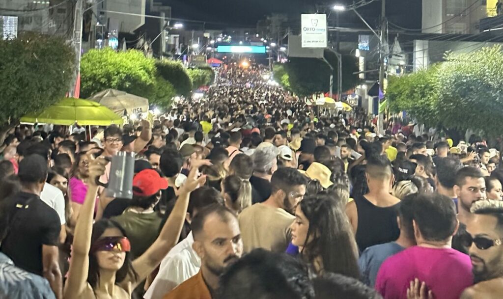 Carnaval: Ricardo Chaves leva 50 mil pessoas para as ruas de Caicó