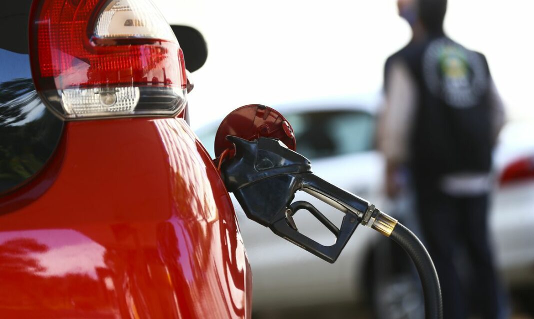 Governo cobrará imposto de R$ 0,47 na gasolina e de R$ 0,02 no etanol