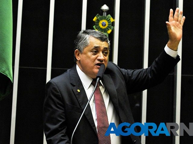 Líder do governo na Câmara diz que reforma tributária será fusão entre PECs