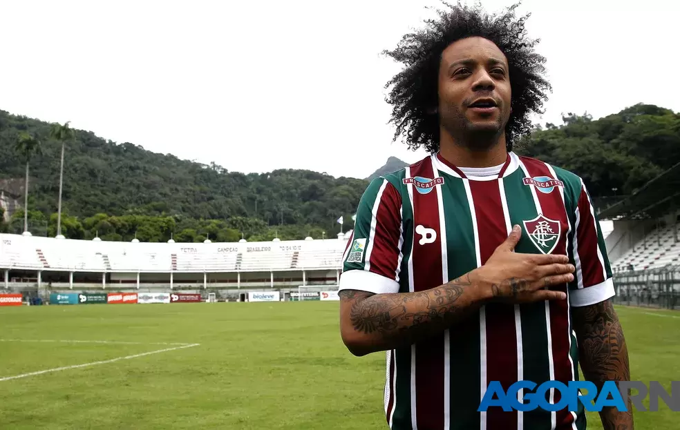 Marcelo é anunciado pelo Fluminense e retorna ao Brasil após 16 anos