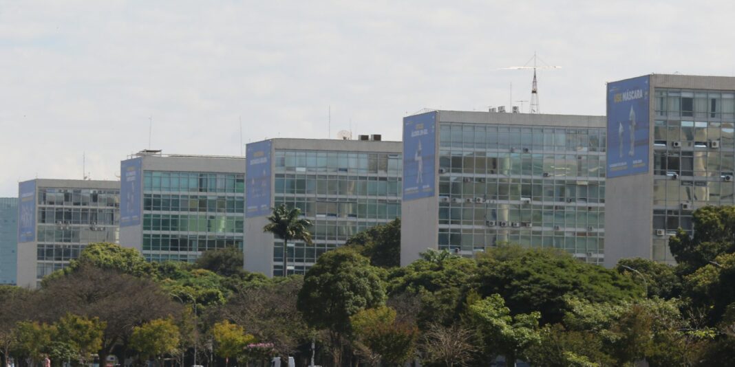 Governo Bolsonaro usou meios para reprimir servidores, mostra estudo