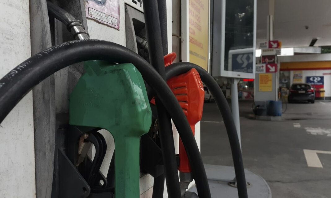 Preço da gasolina e diesel caem 0,5% nas bombas na última semana, diz ANP