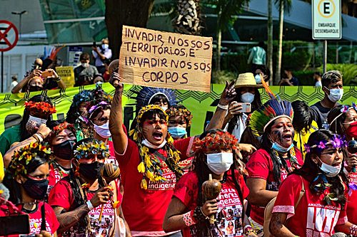 Puyr Tembé: 'Difícil ver mulheres indígenas vendendo ou