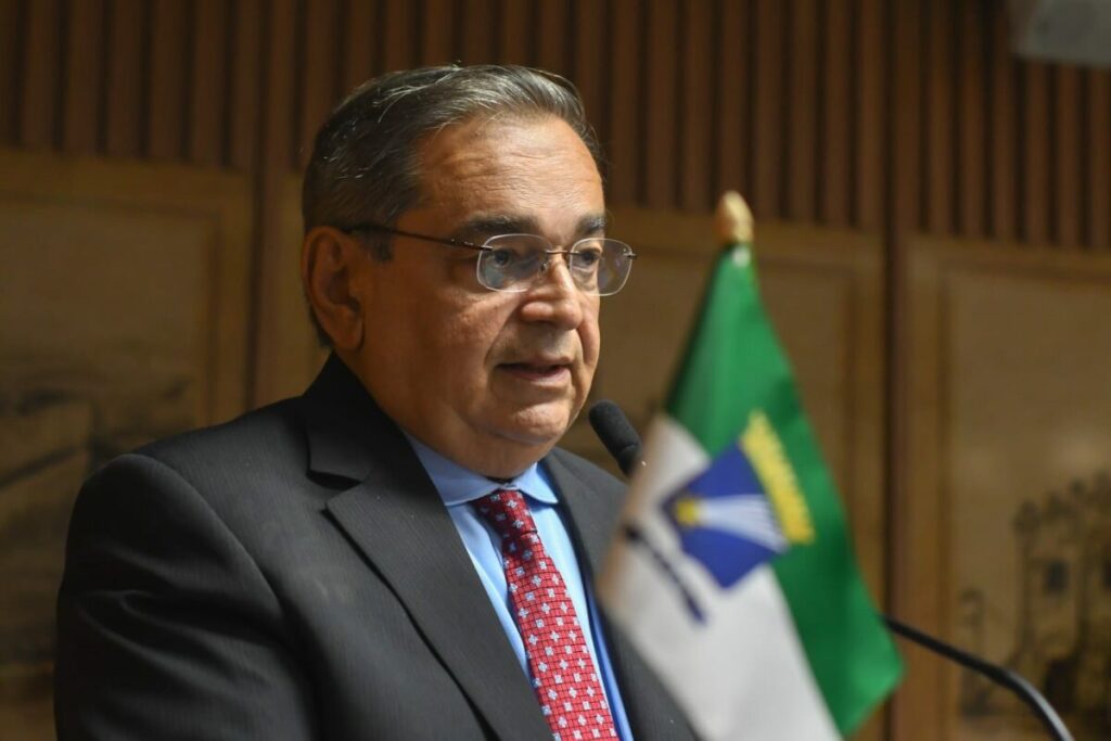 Álvaro Dias continua reforma administrativa e nega rompimento político com Paulinho Freire