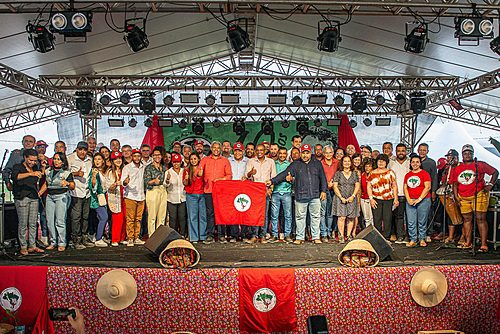 Em festa para 4 mil pessoas, MST celebra 10 anos de escola