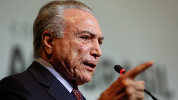 Temer é contra prisão de Bolsonaro, elogia Lula e Haddad