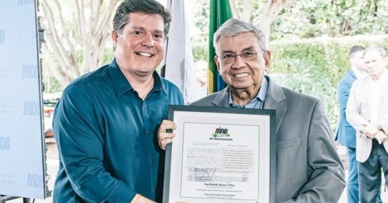 Garibaldi é homenageado em Brasília durante convenção nacional do MDB