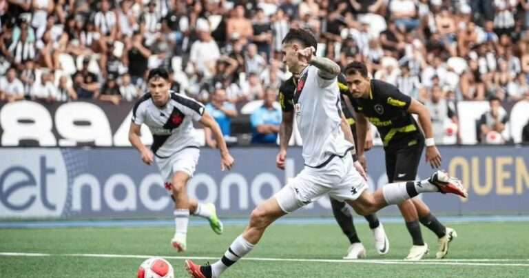 Vasco vira sobre Botafogo e entra no G4 do Cariocão