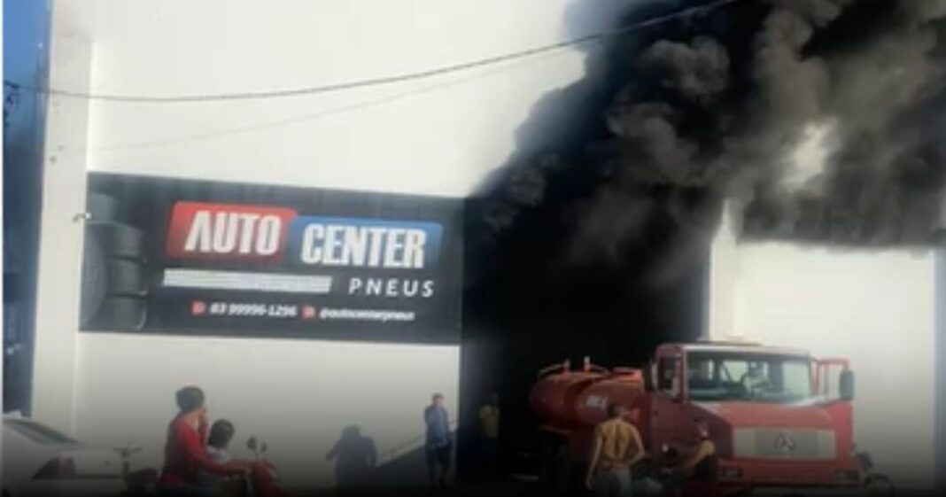 Incêndio atinge lojas no município de São Bento, na Paraíba