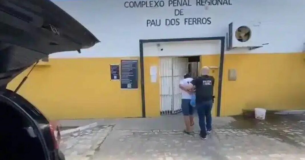 Filho tenta matar a própria mãe dentro de delegacia