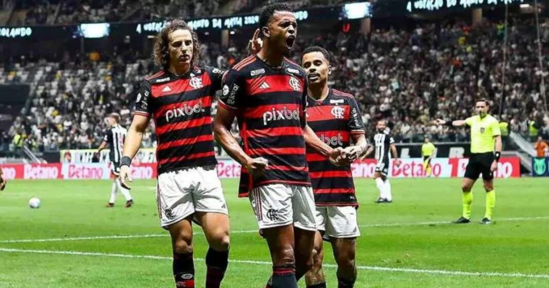 Flamengo goleia o Atlético-MG e segue líder