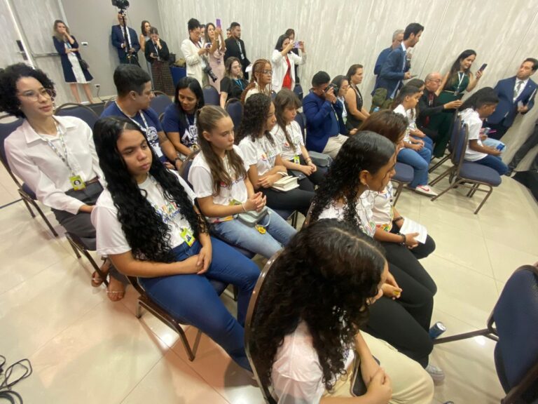 G20: estudantes de escolas públicas viram repórteres mirins e entrevistam ministro da CGU em Natal