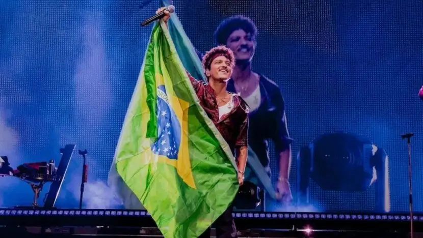 BRUNO MARS POSTA VÍDEO CANTANDO FUNK EM HOMENAGEM AO BRASIL