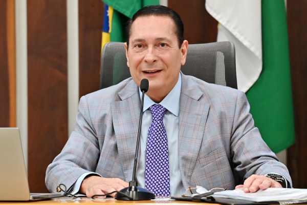 Ezequiel Ferreira é eleito para presidência da Assembleia no biênio 2025-2026