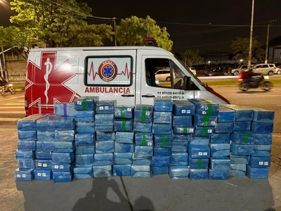 POLÍCIA APREENDE AMBULÂNCIA COM 1,5 TONELADA DE MACONHA EM GUARULHOS/SP