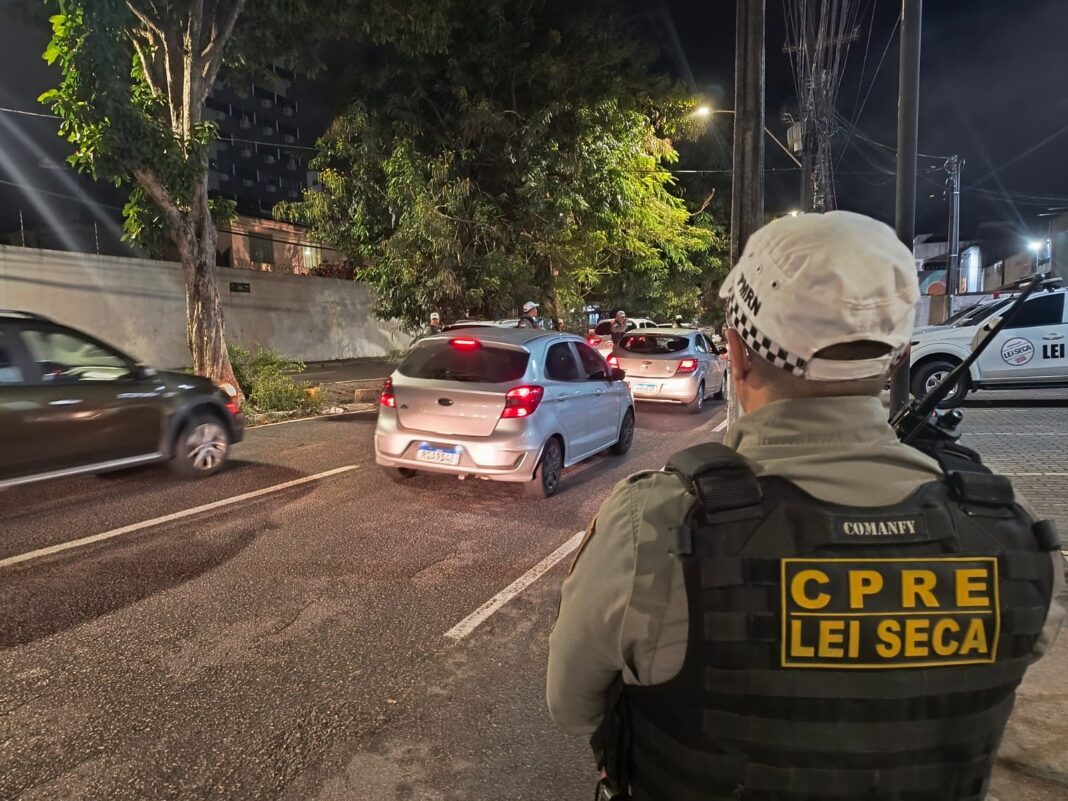 Homem é detido em fiscalização de trânsito portando entorpecentes na Zona Sul de Natal