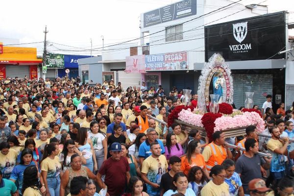 João Câmara: Milhares de fiéis católicos participam de procissão e missa de encerramento da festa da padroeira 