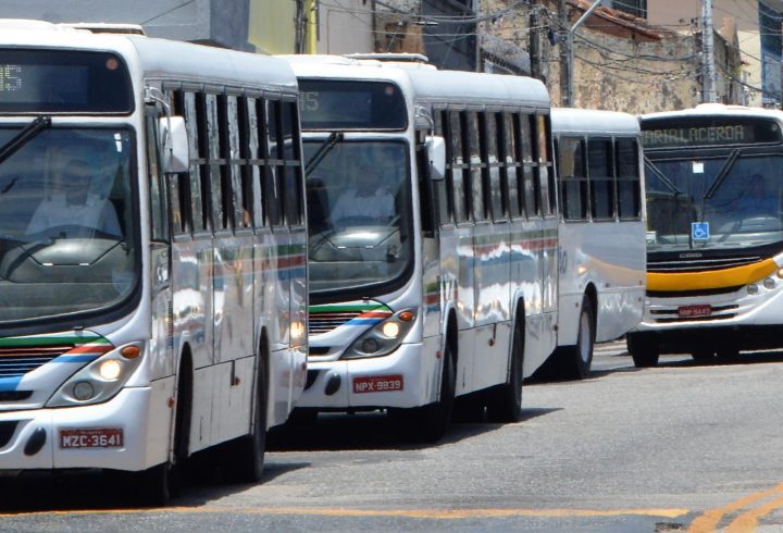 Oposição critica aumento da passagem de ônibus dado pelo prefeito Álvaro Dias