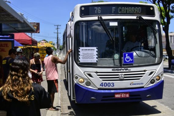 Passagem subiu por situação “insustentável” para empresas de ônibus, diz Álvaro