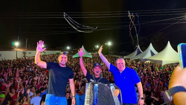 Poço Branco: Multidão prestigia a festa da Vitória de Edinho e Maurício Netto