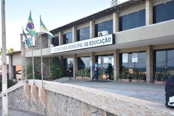 Terceirizados da Secretaria de Educação de Natal estão com três salários e 13º atrasados