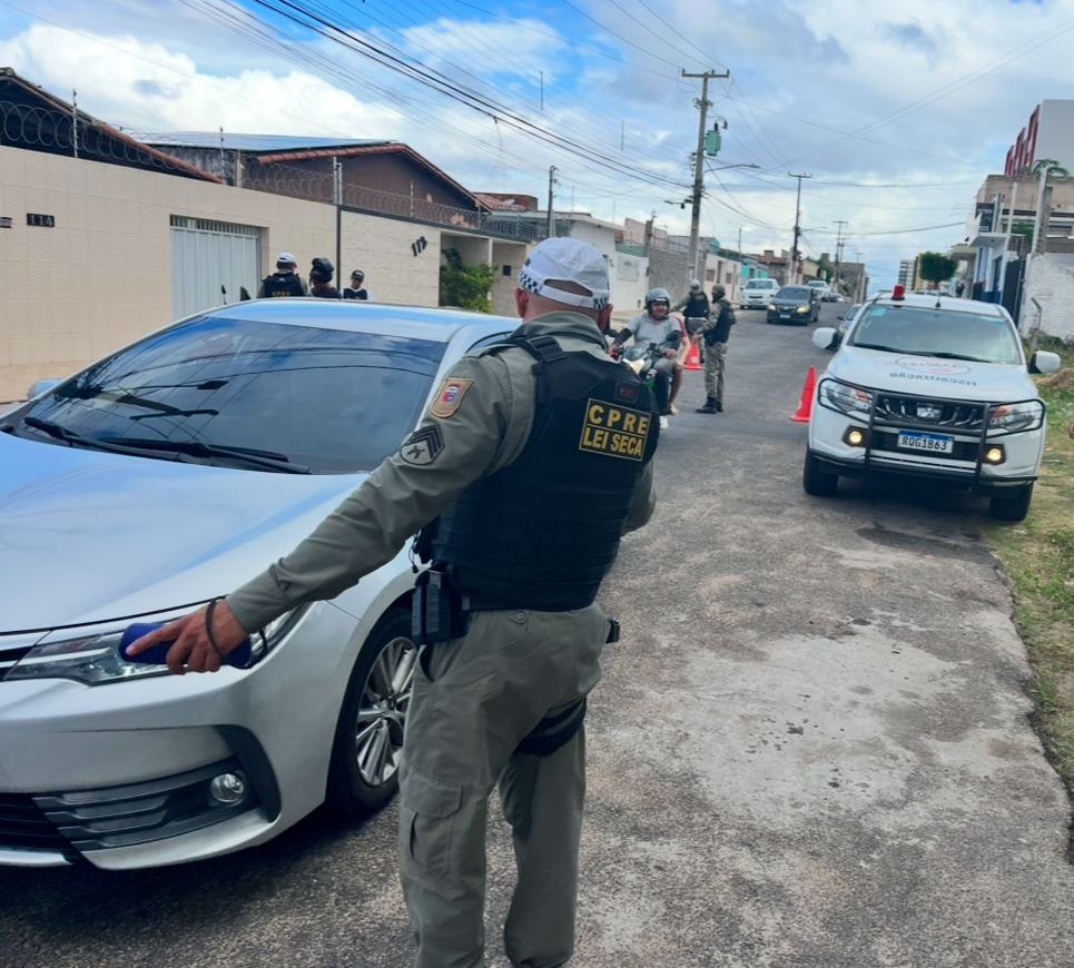 Três condutores, sendo um idoso, são presos por embriaguez ao volante