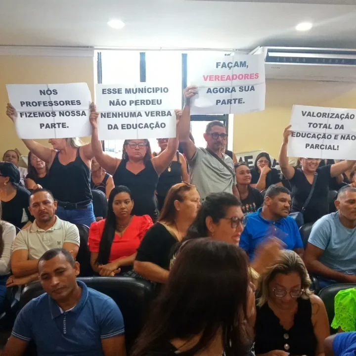 Sob protestos, São Gonçalo aprova projeto que exclui 80% dos professores de reajuste