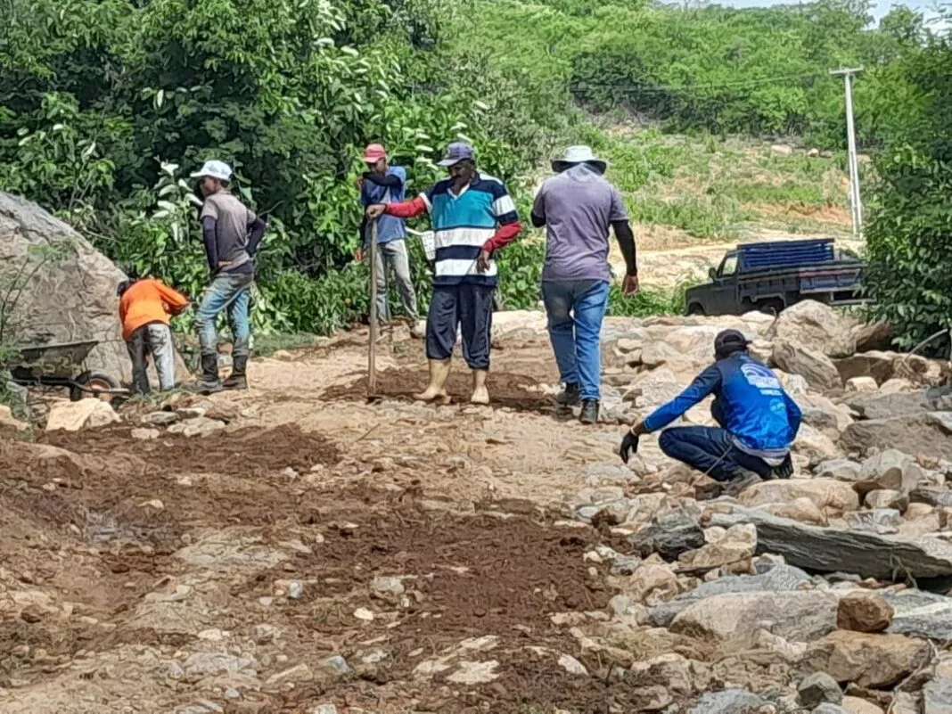 Moradores continuam mendigando acesso carroçável entre a Serra de João do Vale e a cidade de Jucurutu – Blog Jair Sampaio